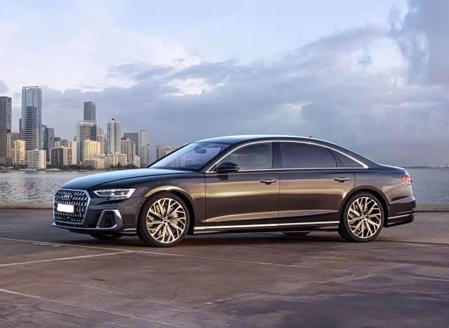 奥迪祭出王牌车长53m超级四驱空气悬架近乎完美