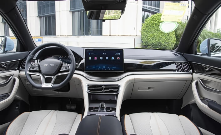 2023款比亚迪宋plus dm-i冠军版:融合美学与创新,开启电动时代