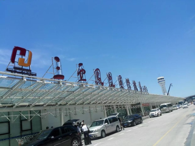 三亚机场停车场图片
