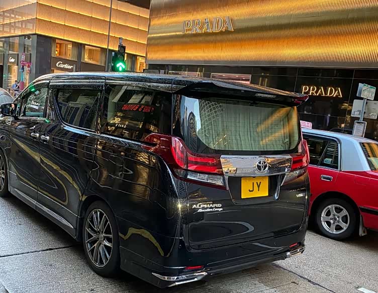 杨受成的座驾车牌号1300万东山再起后不坐奔驰车