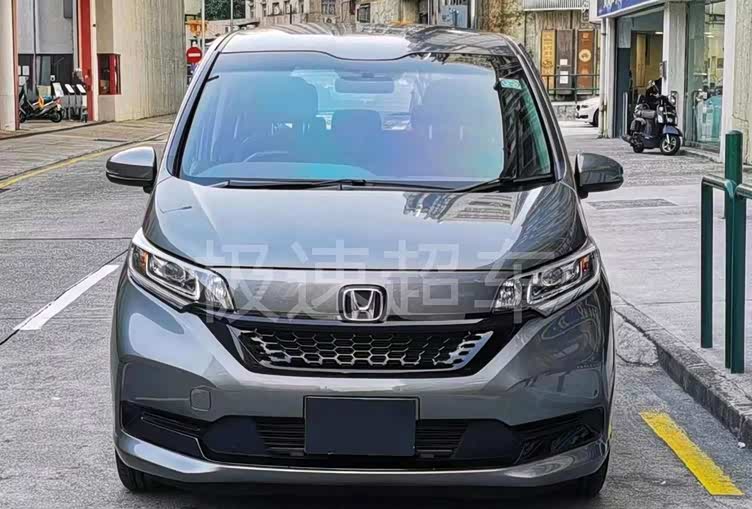 本田freed亮相海外街头空间大增采用侧滑门设计