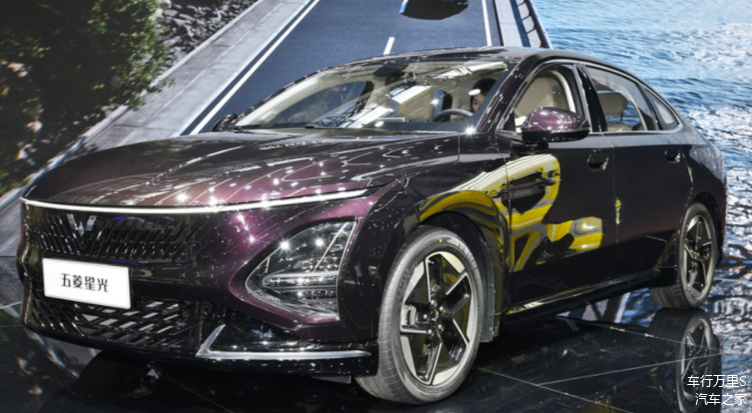 五菱星光:2.8米轴距插电混动轿跑,9.38万起步预售,搅局者来袭