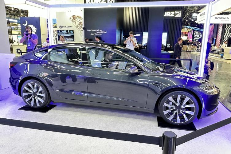 慕尼黑车展约合人民币336万元起新款特斯拉model3海外亮相