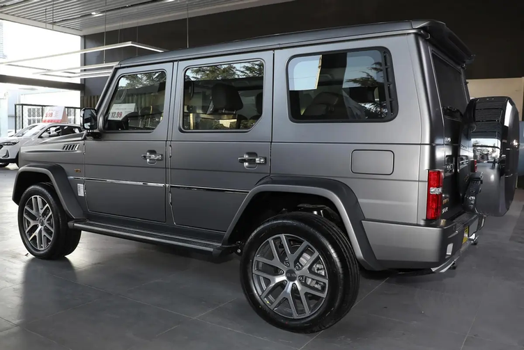 2023款北京bj80正式上市,29.8万元起售,定位"方盒子"越野车