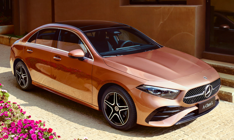 全新奔驰,玫瑰金车身,不到二十万