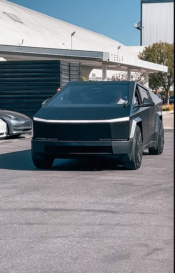 缎黑色的特斯拉 cyber6767truck_车家号_发现车生活_汽车之家