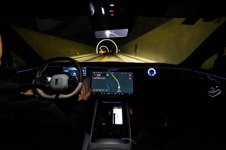 聚焦阿维塔成为全球首个以智能驾驶抵达珠峰的汽车品牌