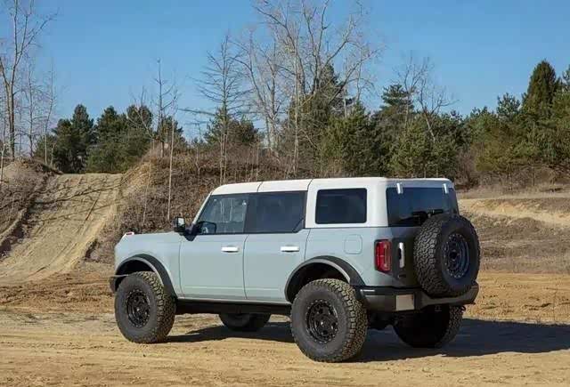 福特bronco实车到港平行进口售价70万网友不如加钱买路虎