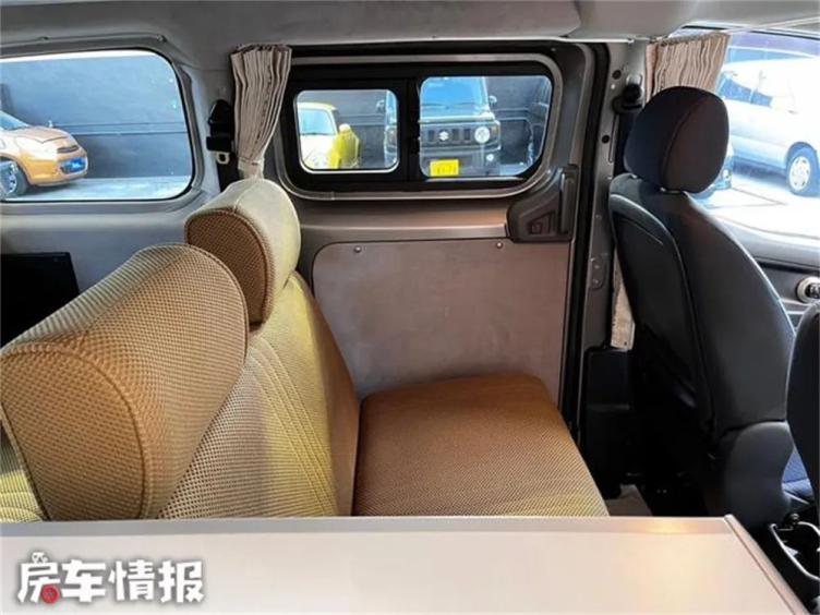 带升顶的日产nv200房车6座设计代步也能开有小厨房能洗菜做饭