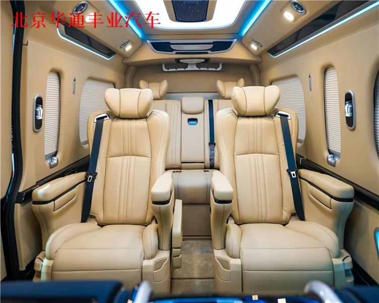 丰田海狮7座商务旅行车,以其出色的性能和卓越的品质,在商务出行领域