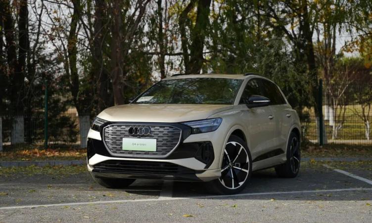 傳統豪華品牌純電新車上市德味十足實拍2024款奧迪q4etron