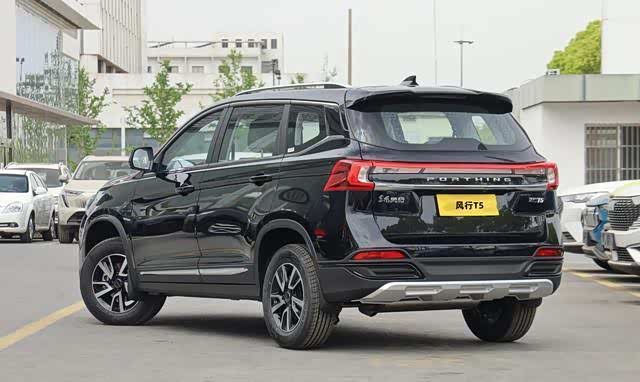 东风风行t5新增车型上市增加9英寸中控屏售价799万元