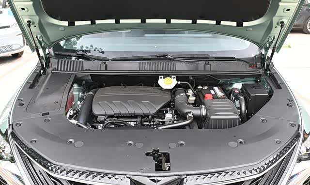 动力单元方面,新车继续搭载一台来自沈阳航天三菱的4a95td1.