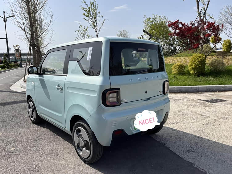 熊猫mini人气持续上升五菱宏光miniev开始走下坡路