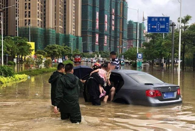 強降雨,大洪水,對於汽車來說也是一種高強度的考驗.