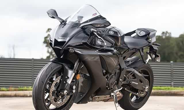 雅马哈r1四缸水冷191马力堪称摩托界的宝马