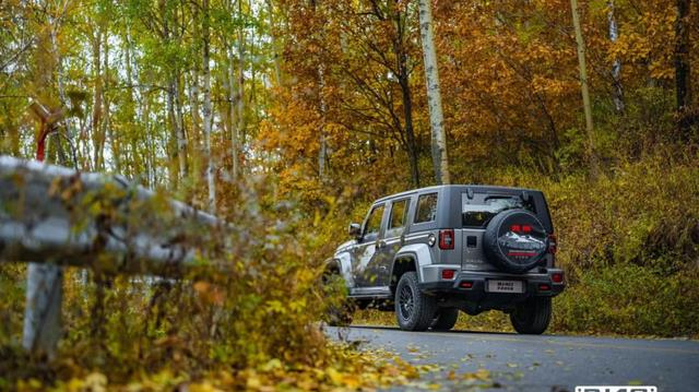 在汽車界,有很多老炮說bj40是jeep牧馬人的平替車型,它用20萬就能達到