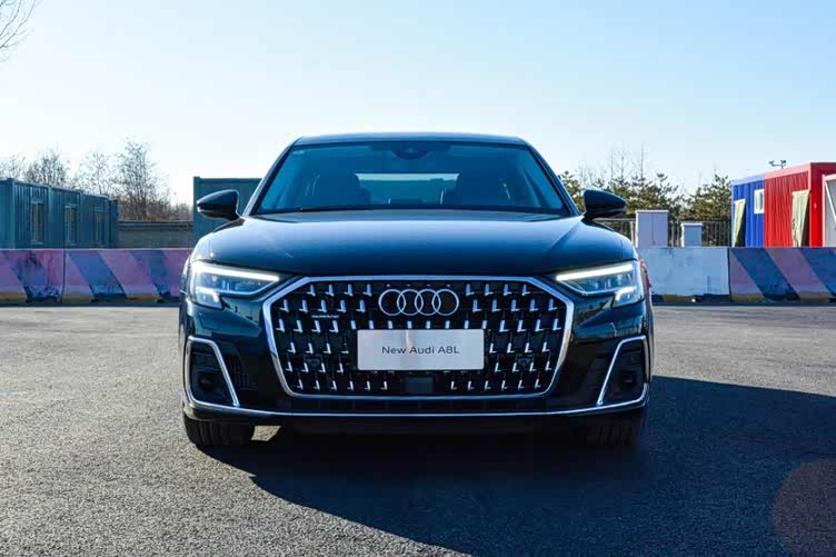 谁才是豪华d级入门新标杆试驾奥迪a8l45tfsi