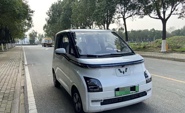 五菱飘了续航300公里五菱miniev升级版678万元起售