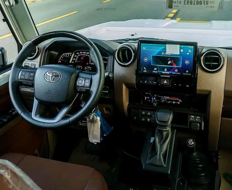 丰田lc76(参数|询价)四驱硬派越野车凭借其独特的设计,舒适的内饰以及