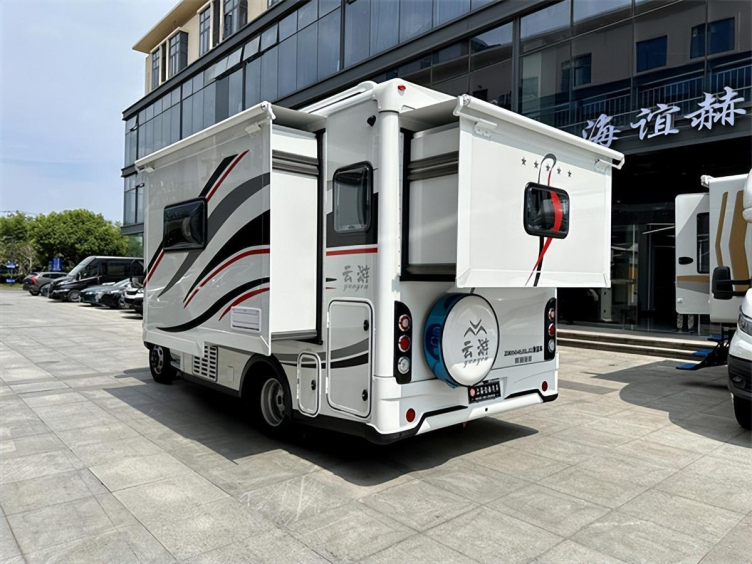 戴德云游依维柯双拓展房车落地50w的高品质房车