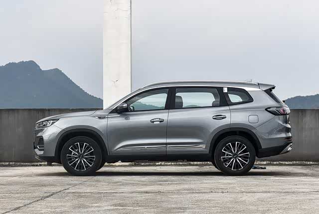 奇瑞瑞虎8plus冠军版豪悦版上市57座中型suv售1269万元起