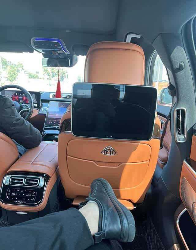 迈巴赫2021年狂卖157万辆中国贡献69一款车漆就需加价十多万