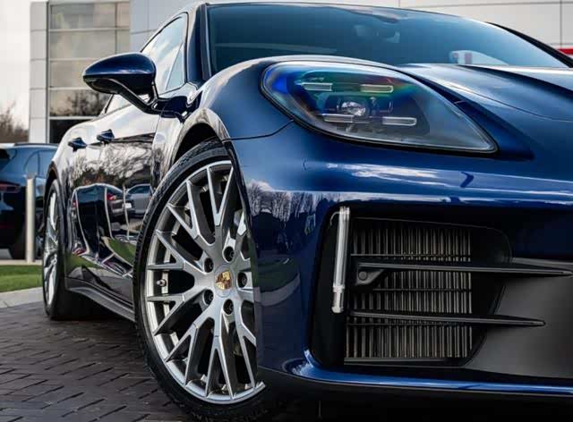 全新保时捷panamera的外观设计,在保持了经典轿跑车型的基础上,更加