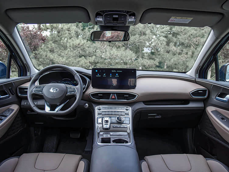 现代胜达外观硬朗内饰质感提升动力选择丰富