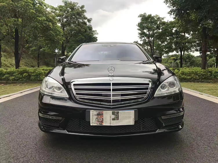 12年奔驰s65amg全款188万60tv12引擎百公里加速仅需4秒