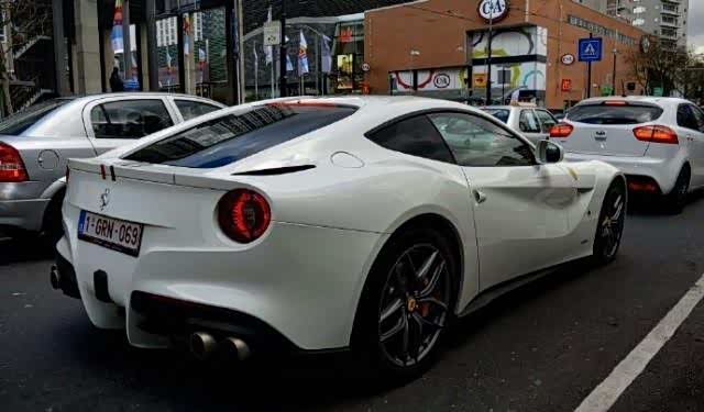 法拉利f12berlinetta