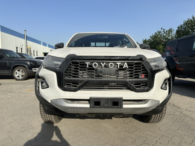 平行进口丰田海拉克斯2.8t柴油皮卡配置