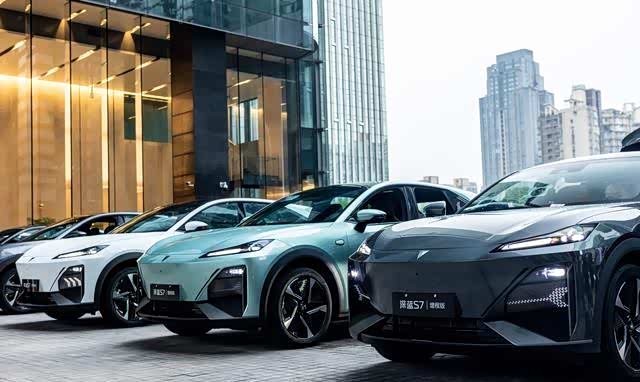 真实还原用户用车场景长安汽车高管带队驾驶深蓝s7从重庆成都