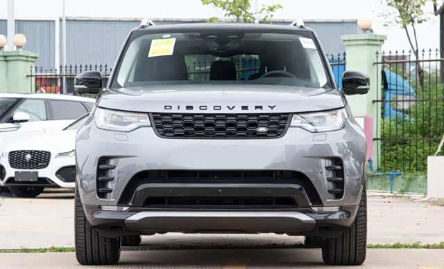 蚌壳式的引擎盖包覆性十足,而前沿黑色的"discovery"的字母则诠释出