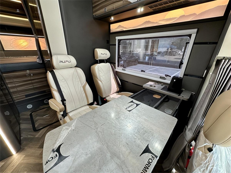 全新瑞弗f810后拓展房车福特t8底盘倾情打造尽显高端