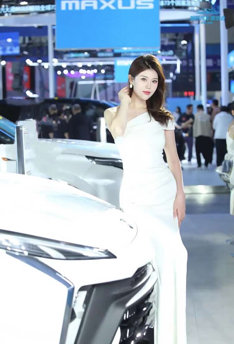 3月沈阳春季国际车展高甜共赏美女车模绰约多姿