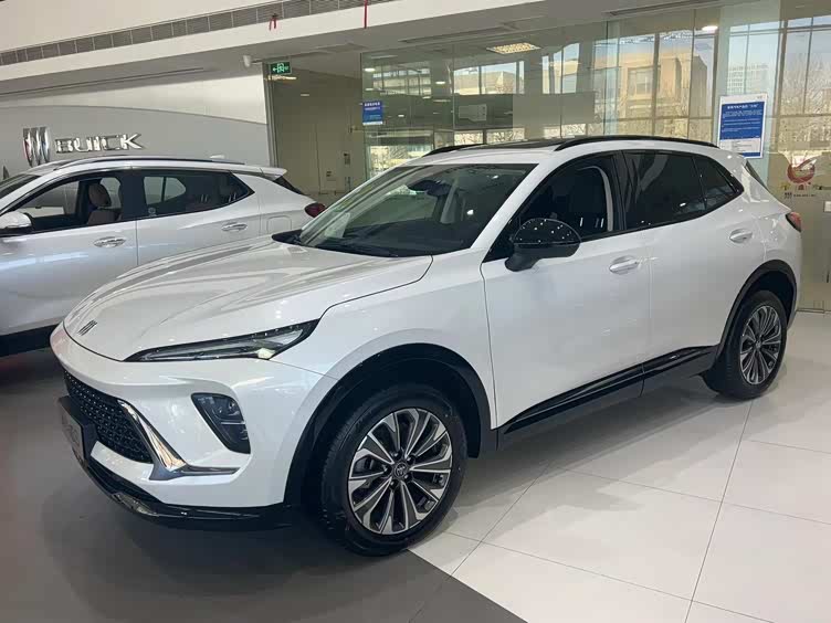 新一代昂科威s实车到店换双前脸新logo配曲面屏