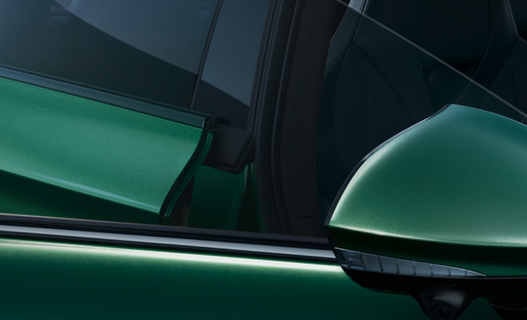 16万多,261马力 14个bose,电控悬架配9at,破百仅6.5s