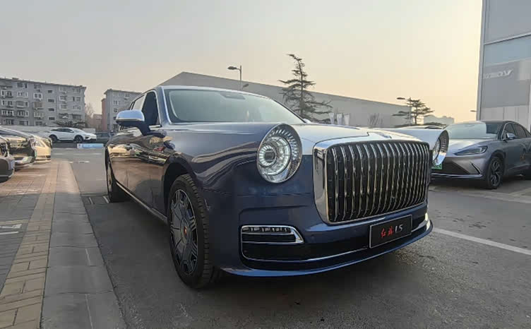 全新一代红旗l5到店近6米车长可升降立标搭载40tv8发动机