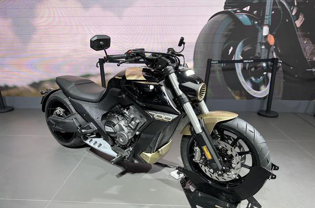 随着2024年北京摩托车展的火热开幕,备受瞩目的新款奔达燎700pro摩托