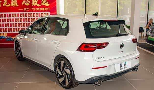 大众真豁出去了!新款小钢炮比飞度厉害,10.98万起配2.0t加四驱