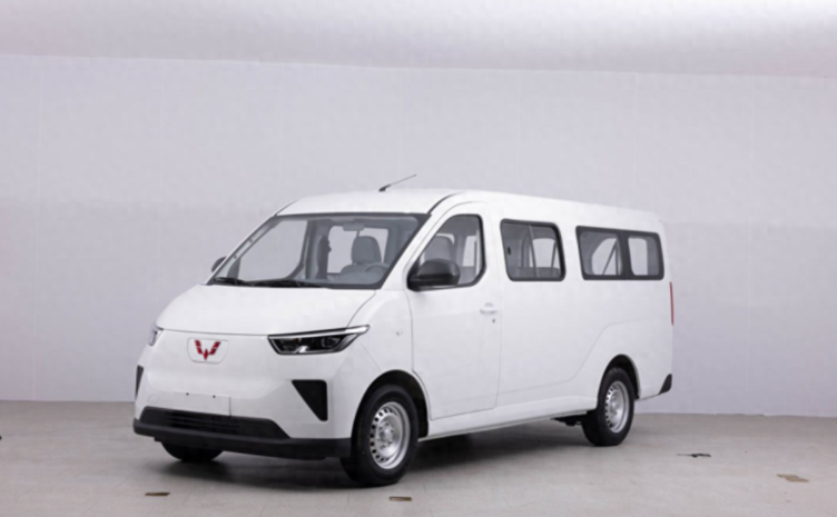 新款五菱扬光6座客车版亮相,视野更开阔