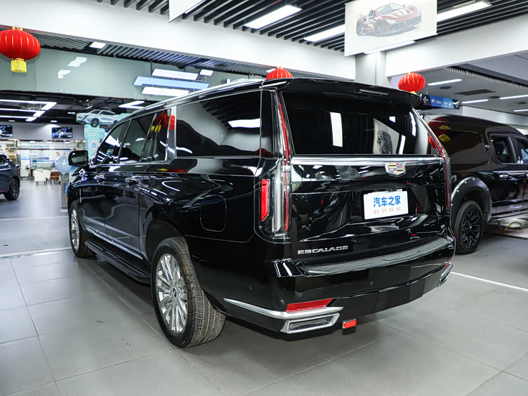 全尺寸suv凯迪拉克凯雷德配v8发动机四驱