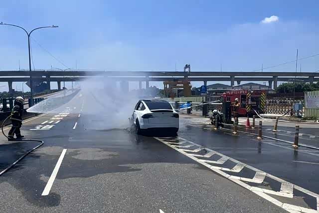林志颖出车祸特斯拉难辞其咎新能源汽车安全问题何时能解决