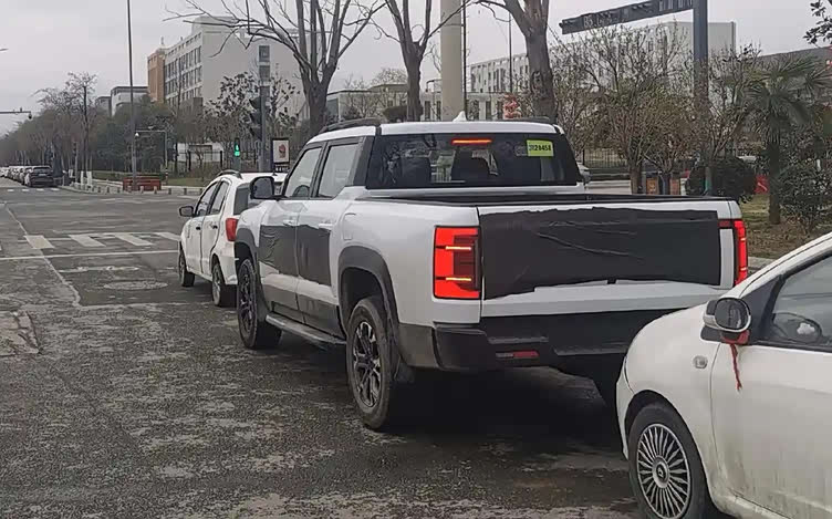 让人刮目相看!比亚迪皮卡无伪实车曝光,四驱 混动,方正又大气_车家号_
