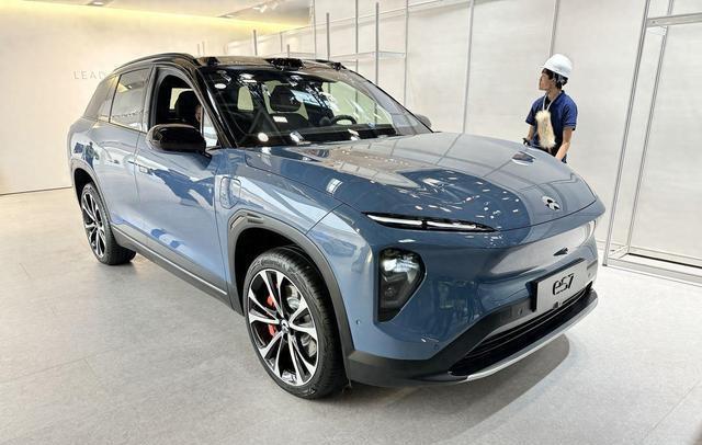 在2024年的北京国际车展上,蔚来汽车再次以其前瞻的科技感和不凡的