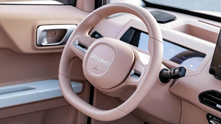 熊猫mini龙腾上市网友3万块钱买个车开着上下班太爽