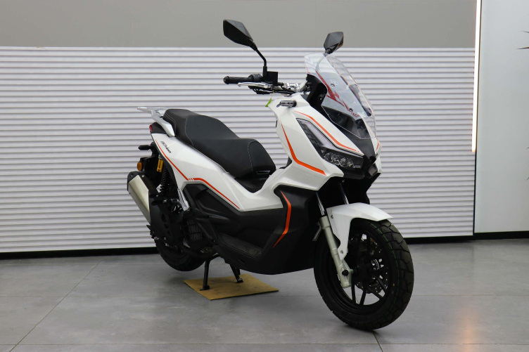 光阳摩展新车:adv踏板赛艇x350将亮相,还有2024款st250纪念版