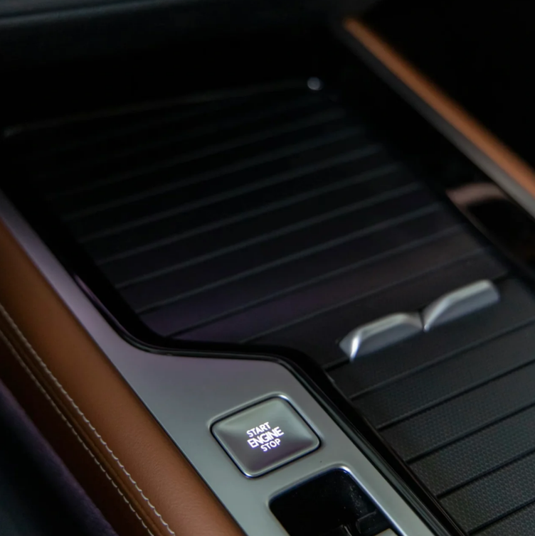 全新大众迈腾再现身车长4990mm部分配置曝光配哈曼卡顿音响