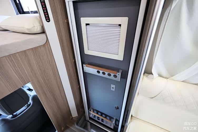 房车中的巨兽67t猛士四驱带夜视全地形全季节出行